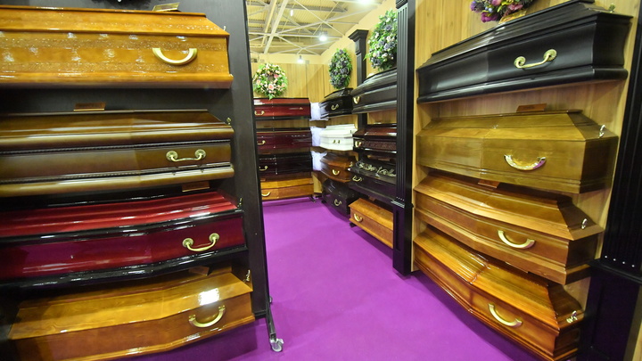 Дорого умирать: власти Ленобласти подняли тарифы на похоронные услуги