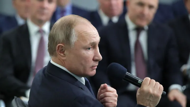 «Допрашивайте меня»: Путин защитил немецкого журналиста от провокационного вопроса