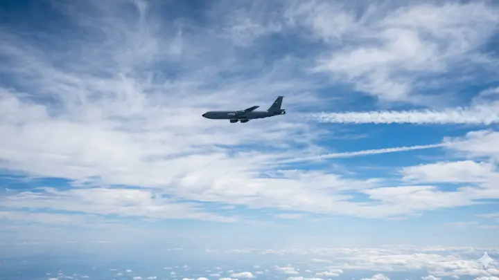 Fighterbomber указал на загадки крушения KC-135 в небе над Ираком