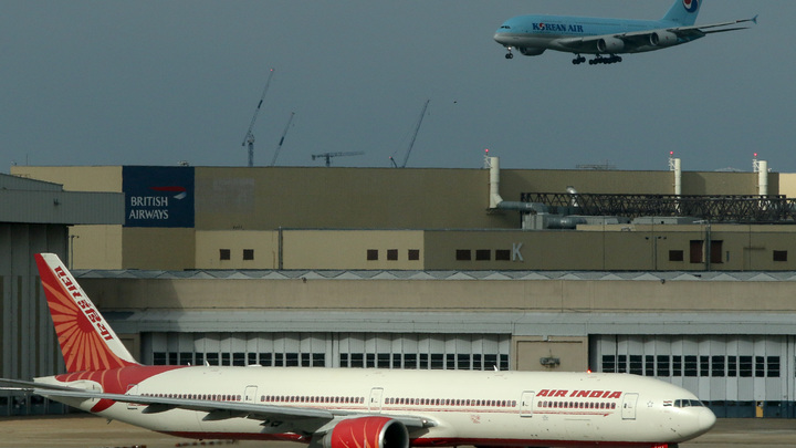 Самолет Boeing 777 компании Air India совершил экстренную посадку в Красноярске
