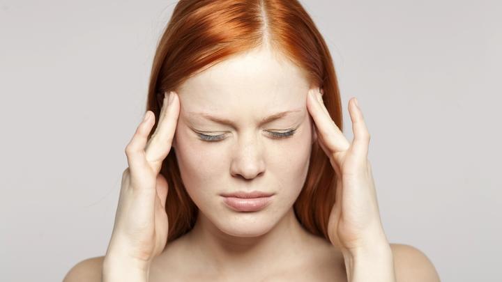 У женщин голова болит чаще мужчин: почему
