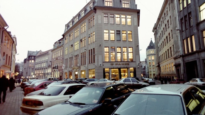 У русских отобрать, украинцам - отдать: В Латвии придумали, как поставить кражу авто на поток