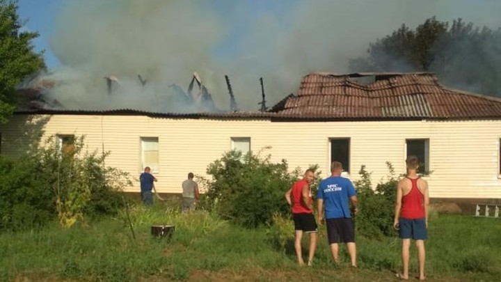 В Ростовской области загорелось здание школы