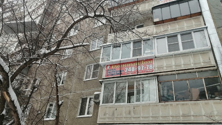 Южноуралец два месяца держал труп знакомой на балконе