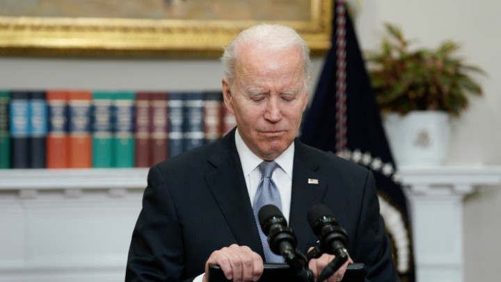 Байден не отправит на Украину ни одного американского солдата. Но завалит её долларами