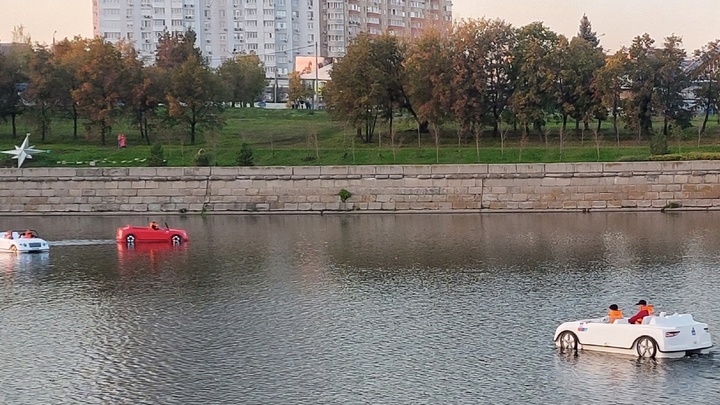 В Челябинске вызвали ажиотаж водоплавающие машины