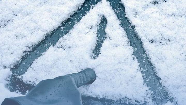 В пяти районах Кубани выпал снег, водителям рекомендуют не выезжать на авто без зимней резины