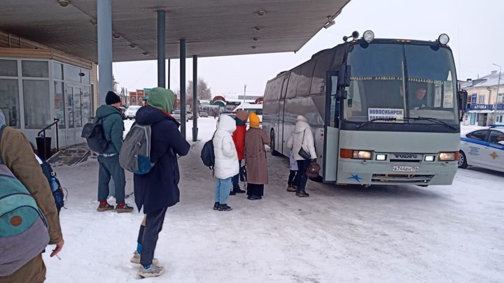 Пассажирский автобус с детьми заглох на трассе в Новосибирской области