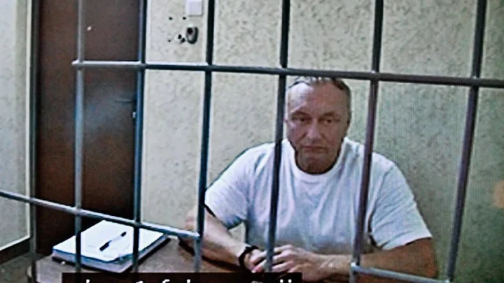 Сенатор Савельев был уверен, что его заказ на убийство выполнен. Тут его и взяли