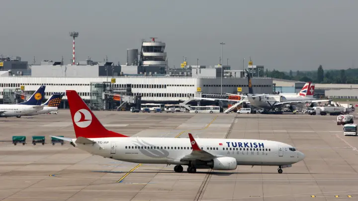 Никаких перёлетов турецкими авиалиниями: Политконсультант предупредил об опасности. Вскрылась после ареста правозащитника Молчанова