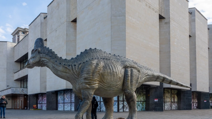 Найдены кости и коготь теризинозавра