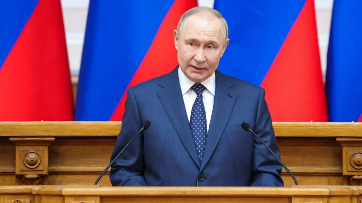 Путин показал, как выглядит его кухня и что есть в холодильнике