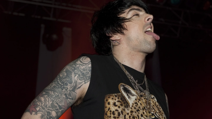 Двух мужчин задержали по подозрению в убийстве вокалиста рок-группы Lostprophets