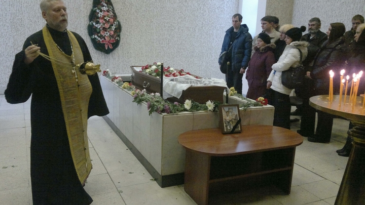 Коронавирус в Санкт-Петербурге на 10 июля: пик или плато, «гробовой завал» и умерший Илон Маск
