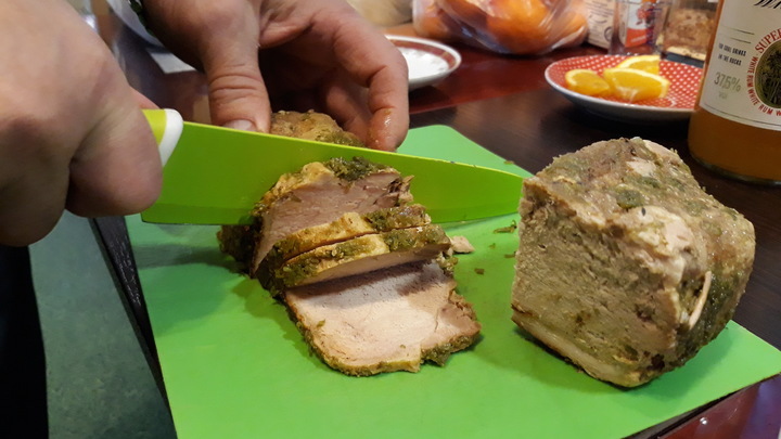 Жители Ростовской области стали чаще покупать мясо и реже — хлеб