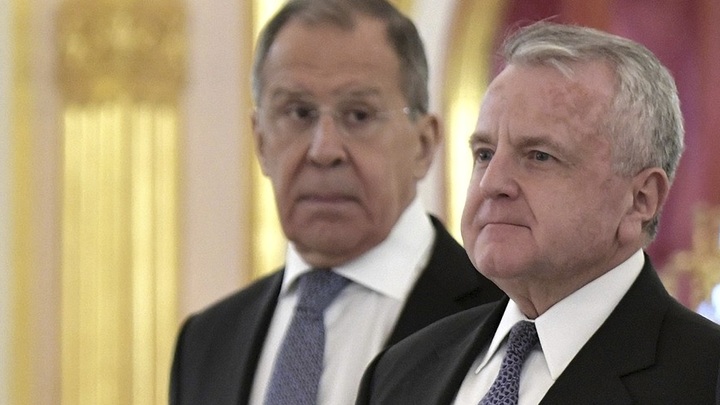 Американский посол великодушно отказался от Спутника V