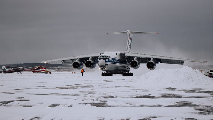 Аэропорт Краснодар из-за ливневого снега временно приостановил работу