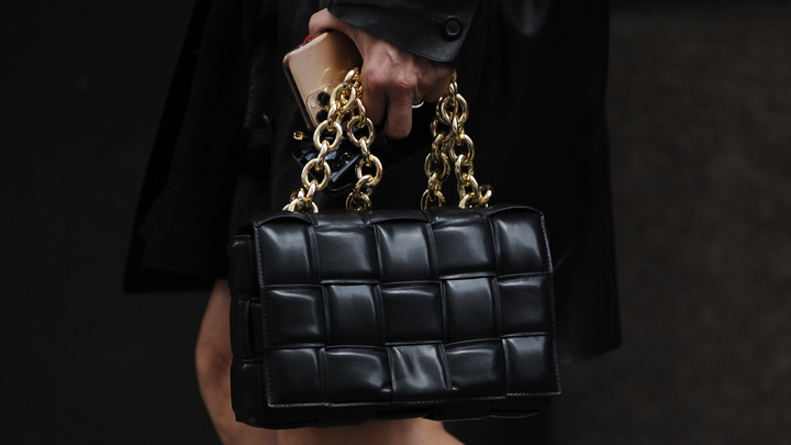 Почти полностью: Найден гениальный способ быстро закончить телефонный разговор