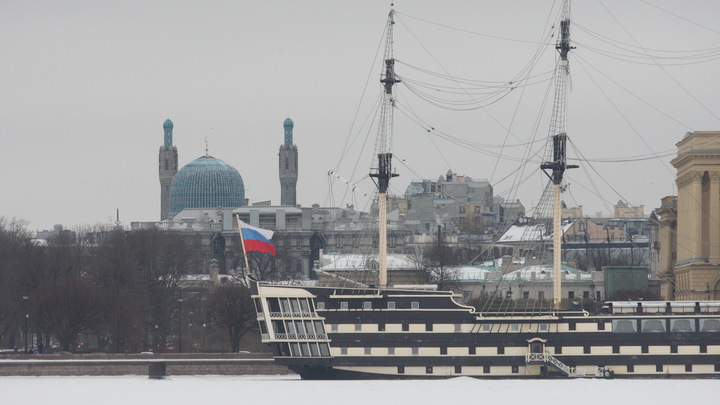 Пассажиры авиарейса Красноярск — Петербург провели 15 часов без еды из-за снегопада