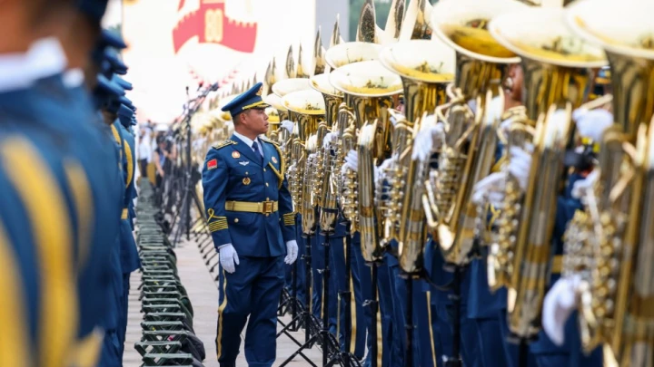 Путин прибыл на военный парад в Пекин: По пути коротко переговорил с Си и Ким Чен Ыном