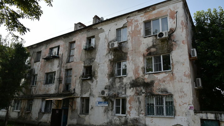 В Краснодаре расселяют самый большой ветхий дом по улице Таганрогской