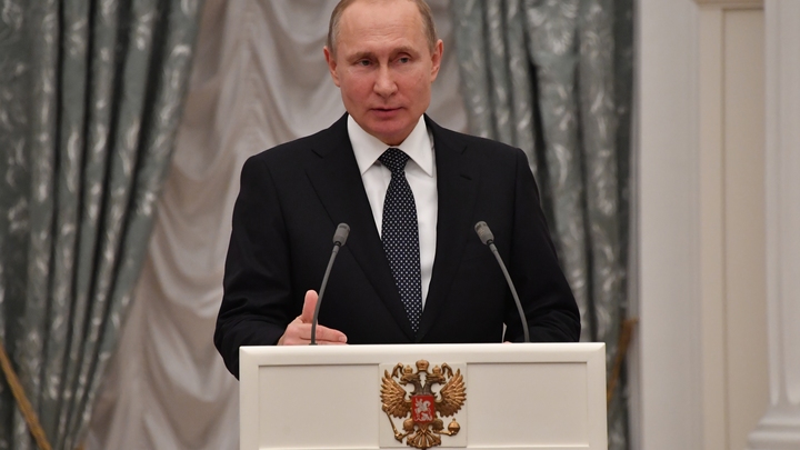 В поздравительной речи на День России Путин говорил о пронзительных чувствах