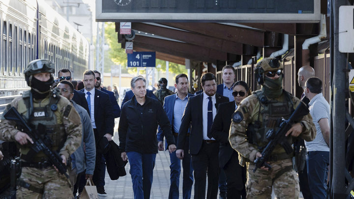 Киев встретил госсекретаря США Блинкена воздушной тревогой