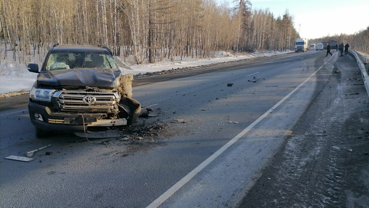 Внедорожник на М-5 подрезал две фуры, есть пострадавшие