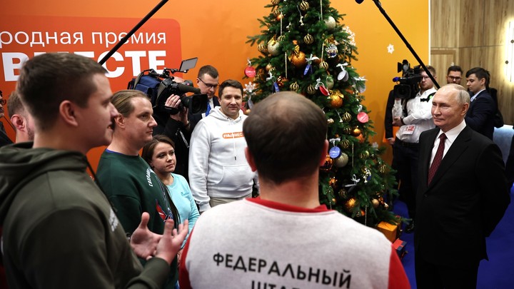 Посетивший выставку Россия на ВДНХ Владимир Путин исполнял желания и благодарил волонтёров