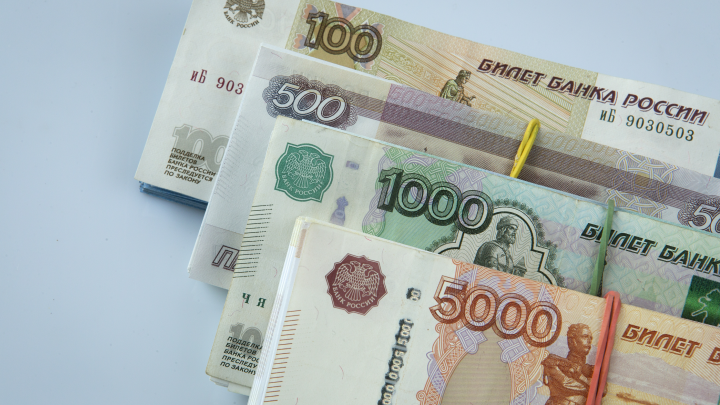 Какая зарплата устроит жителей России? Самые большие запросы вовсе не у москвичей