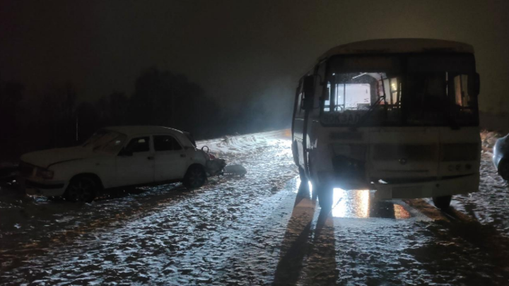В ДТП на мосту через Волгу попал автобус «Кинешма-Заволжск» с 15 пассажирами