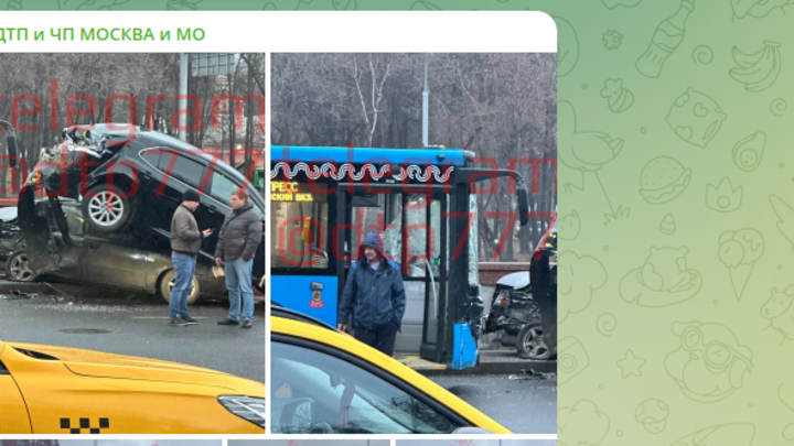 В Москве на Ленинградском проспекте столкнулись автобус и 16 автомобилей