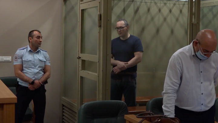 В Усть-Лабинске вынесли приговор мужчине, который зарубил топором супругов и молился за их души