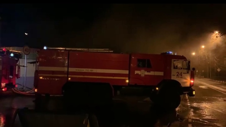 В одном из магазинов Сочи ночью произошел крупный пожар