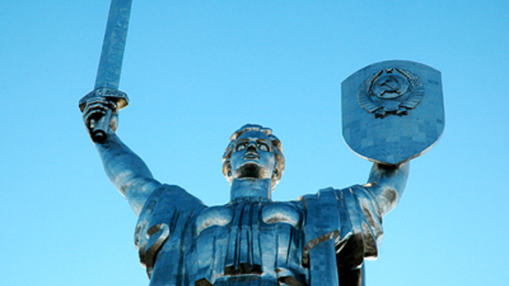 Неонацисты Киева намерены декоммунизировать памятник Родине-матери