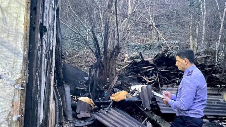 В Новороссийске при пожаре в частном доме погибла пенсионерка, её супруг госпитализирован с ожогами