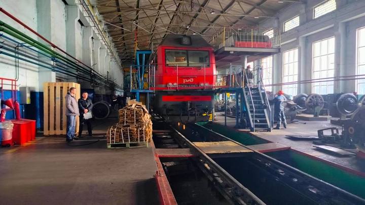 В Челябинской области в локомотивном депо разбился рабочий