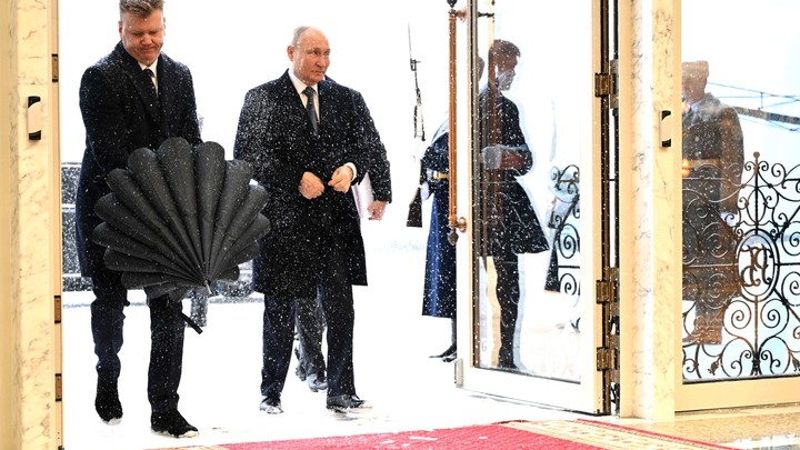 Президенты России и Белоруссии направились в аэропорт в Аурусе Путина