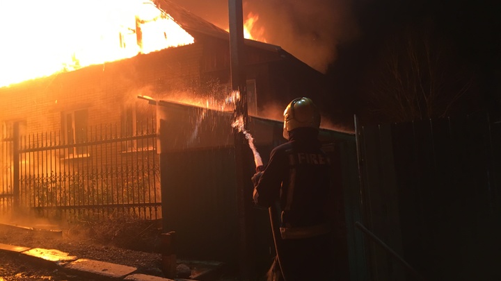 В Александрове этой ночью частный дом остался без крыши