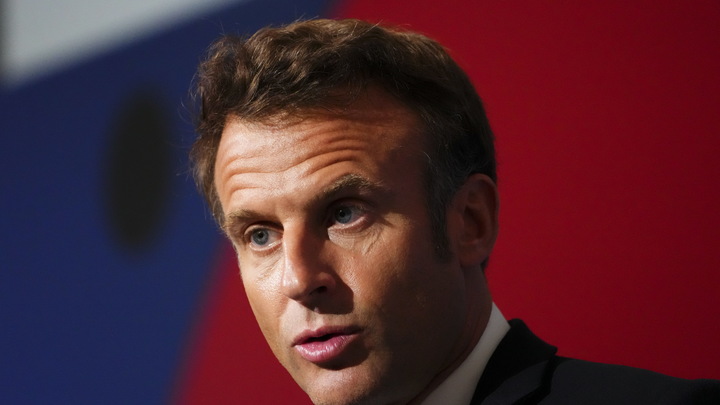 Макрон заявил о наличии прямого контакта с Путиным