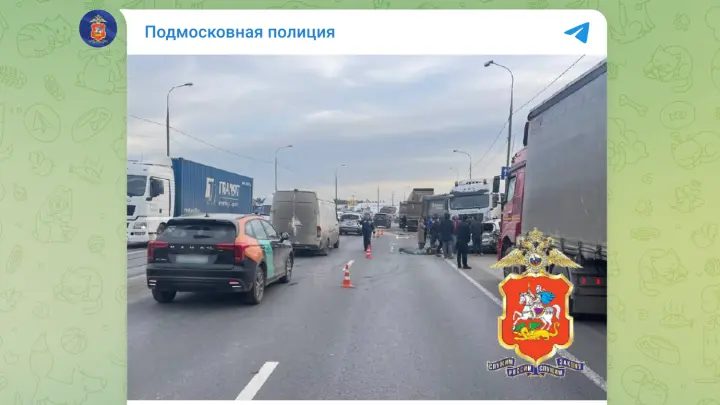 В Мытищах самосвал вылетел на встречку и раздавил две легковушки