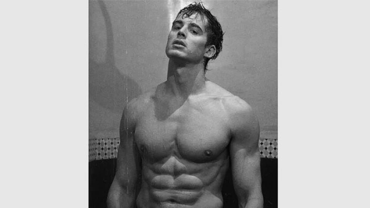 «Самый сексуальный учитель математики» опубликовал фото и видео в душе