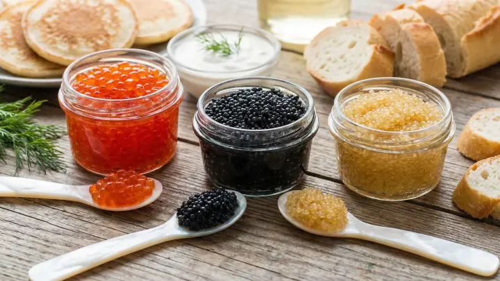 МВД опубликовало видео из цеха с тоннами фальшивой икры в Люберцах