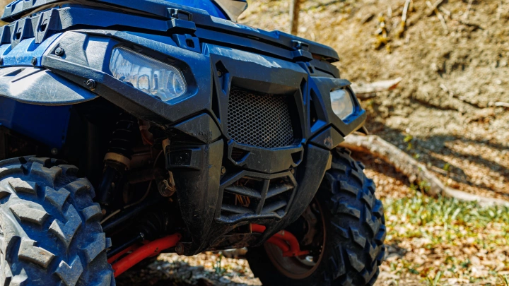 Новруз помахал ручкой: мигрант угнал вездеход бойцов СВО