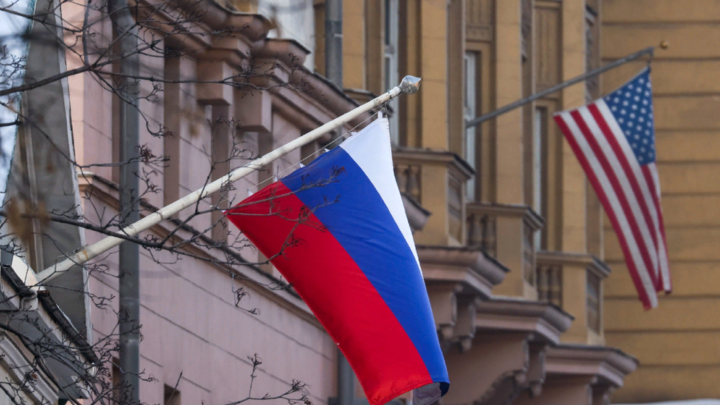 США страдают из-за введения потолка цен на нефть из России: Теперь множество сложностей