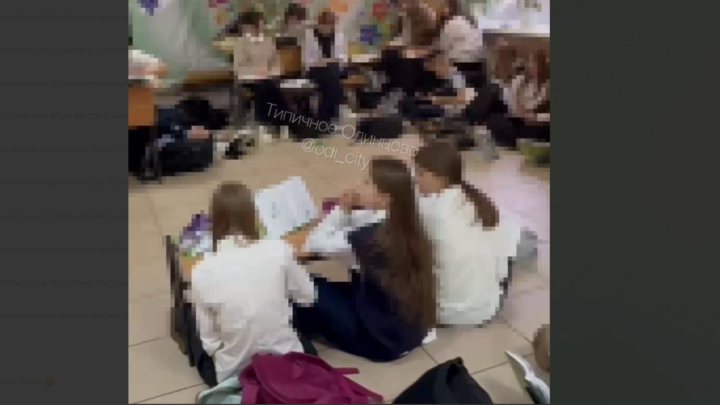 В школе Одинцово дети учились на полу в коридоре из-за лопнувшей батареи