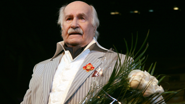 Делили три года: Двушка Зельдина досталась Боярскому. Родственники хотят судиться