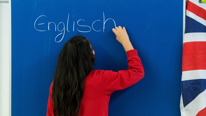 Тупое следование за Западом опасно: Глава парламента Крыма предложил отменить английский в школах