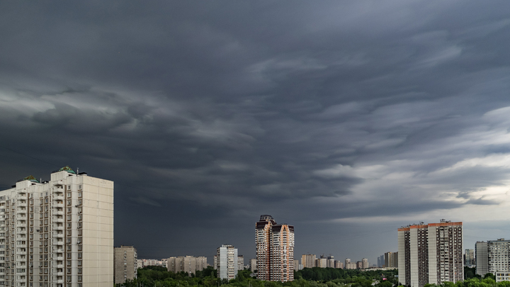 Синоптик рассказал, когда ждать атмосферного монстра в Москве