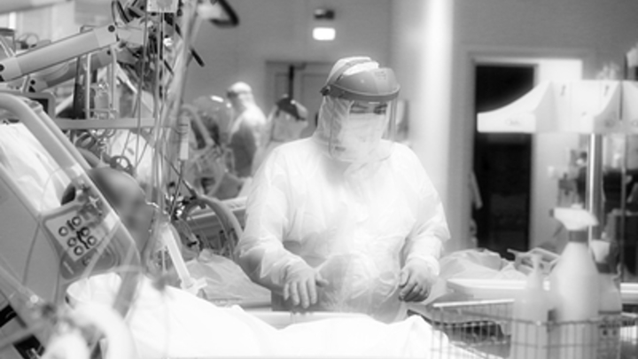 Бороться с коронавирусом в России будут пенсионеры